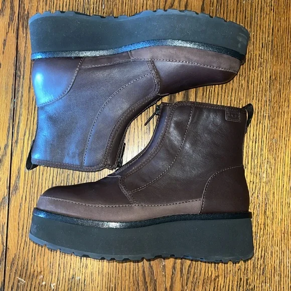 Ugg boots - Picture 4 of 8